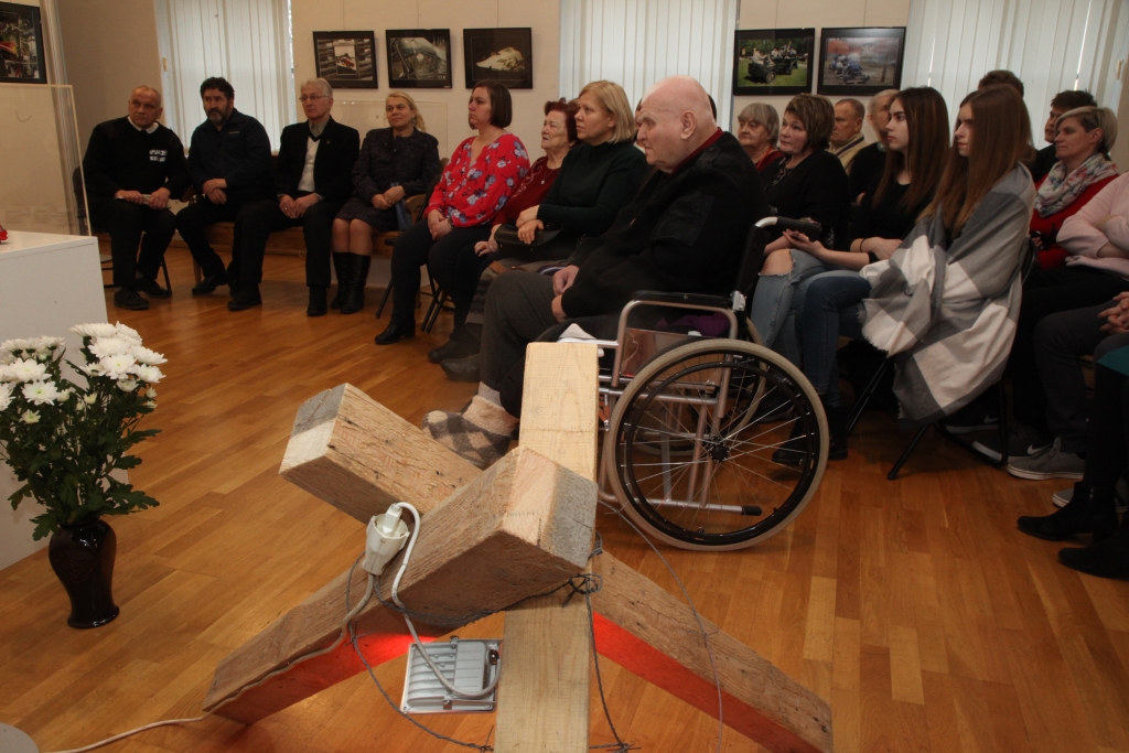 Gulbenes novadpētniecības un mākslas muzejā barikāžu dalībnieki, skolu jaunatne, pedagogi un citi interesenti atcerējās un dalījās pārdomās par barikāžu nozīmi cīņā par Latvijas neatkarību un brīvību. 	
Autors: Gatis Bogdanovs