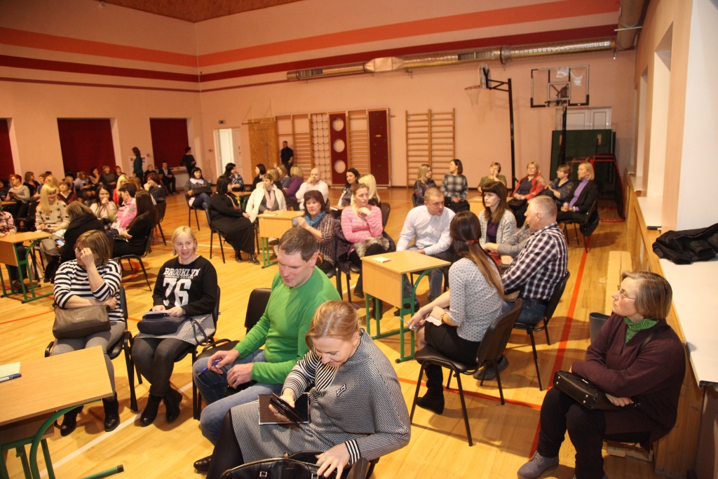 Vēl daudz neskaidrības, bažu un aizdomīguma. Tas bija jaušams vecāku noskaņojumā un sacītajā, piedaloties 29.janvāra sanāksmē pēc novada Izglītības pārvaldes iniciatīvas. Ideja par tikai vienu vidusskolu Gulbenē un novadā vēl ne visiem ir pieņemama. 	
Autors: Gatis Bogdanovs