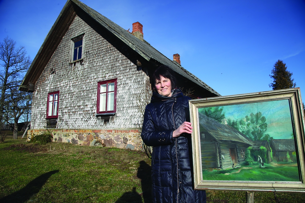 Līga Lāce dzīvo “Jaunjostos”, kas ir savdabīga dzīvojamā māja ar koka zvīņveida apšuvumu. Tās pamatakmenī iegravēts “1884.gada 23.jūnijs”. Savukārt L.Liberta gleznā redzama viņas vectēva tēva māja “Meiši” Galgauskas pagastā, kas nodega pagājušā gadsimta deviņdesmitajos gados. 
Autors: Gatis Bogdanovs