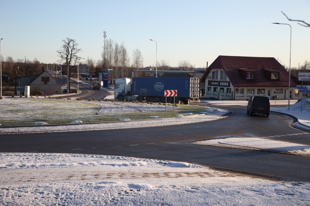 Vēlas palepoties un izcelt padarīto. Pašvaldība rīkos Gulbenē, Brīvības ielā tapušā rotācijas apļa atklāšanas pasākumu. Autobraucēju atsauksmes par šo apli ir dažādas - no vispozitīvākajām līdz kritiskām.  
Autors: Gatis Bogdanovs