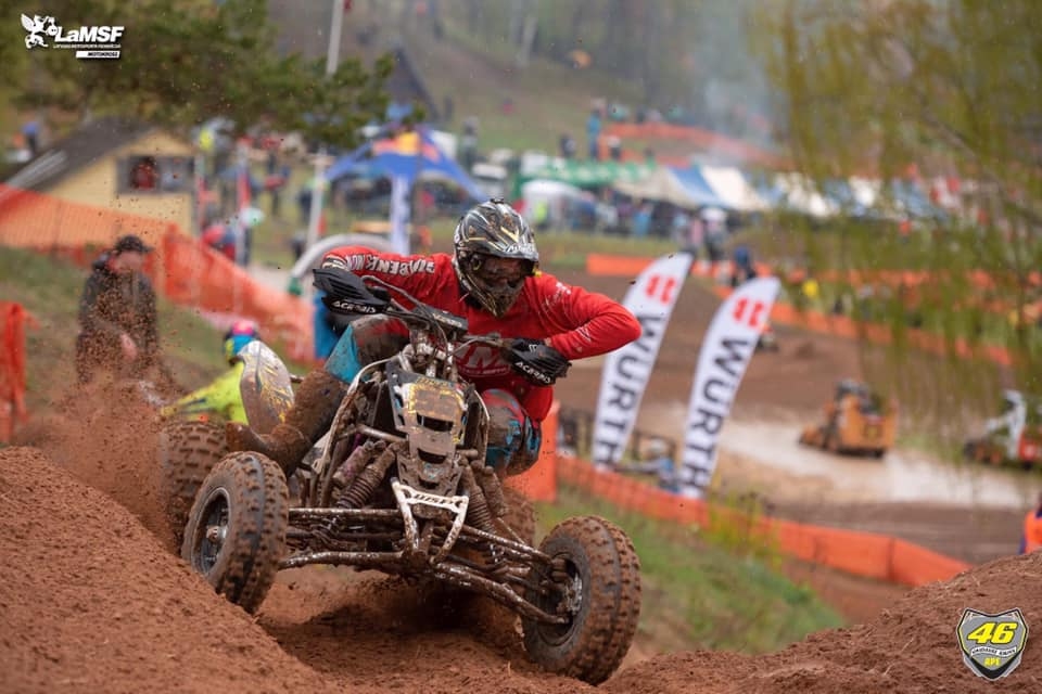 “Dubļi un bedres – tas ir mans!” tā par sevi saka Valērijs Kuzmins.  
Autors: no personiskā arhīva