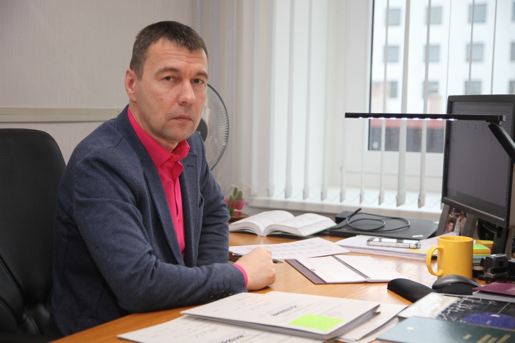 Iestāde, kurā saliek visus “punktus uz i”. Sadarboties ar prokuratūru ir saprātīgs risinājums ikvienam, kurš nonāk konfliktā ar likumu. To ar savu ikdienas darbu apliecina Gulbenes rajona prokuratūras virsprokurors Helmuts Brasovs. 	
Autors: Gatis Bogdanovs