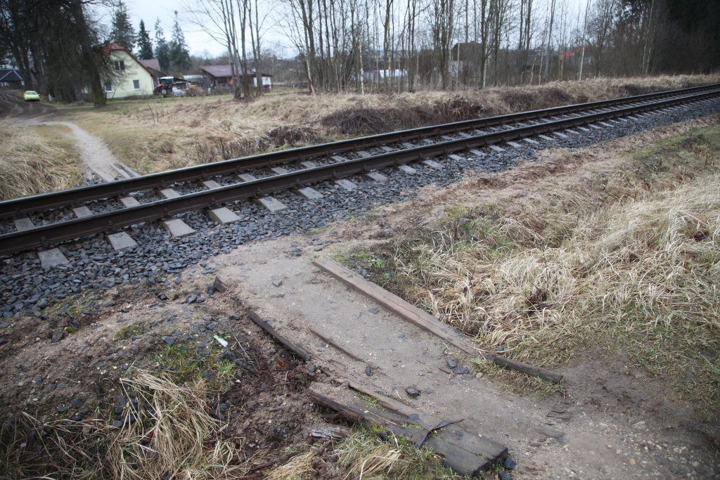 Dzelzceļa gājēju pārejas izbūvi Raiņa ielā Gulbenē par 18 245,63 eiro līgumcenu veiks Gulbenes SIA “Ambergold”.
Autors: Gatis Bogdanovs