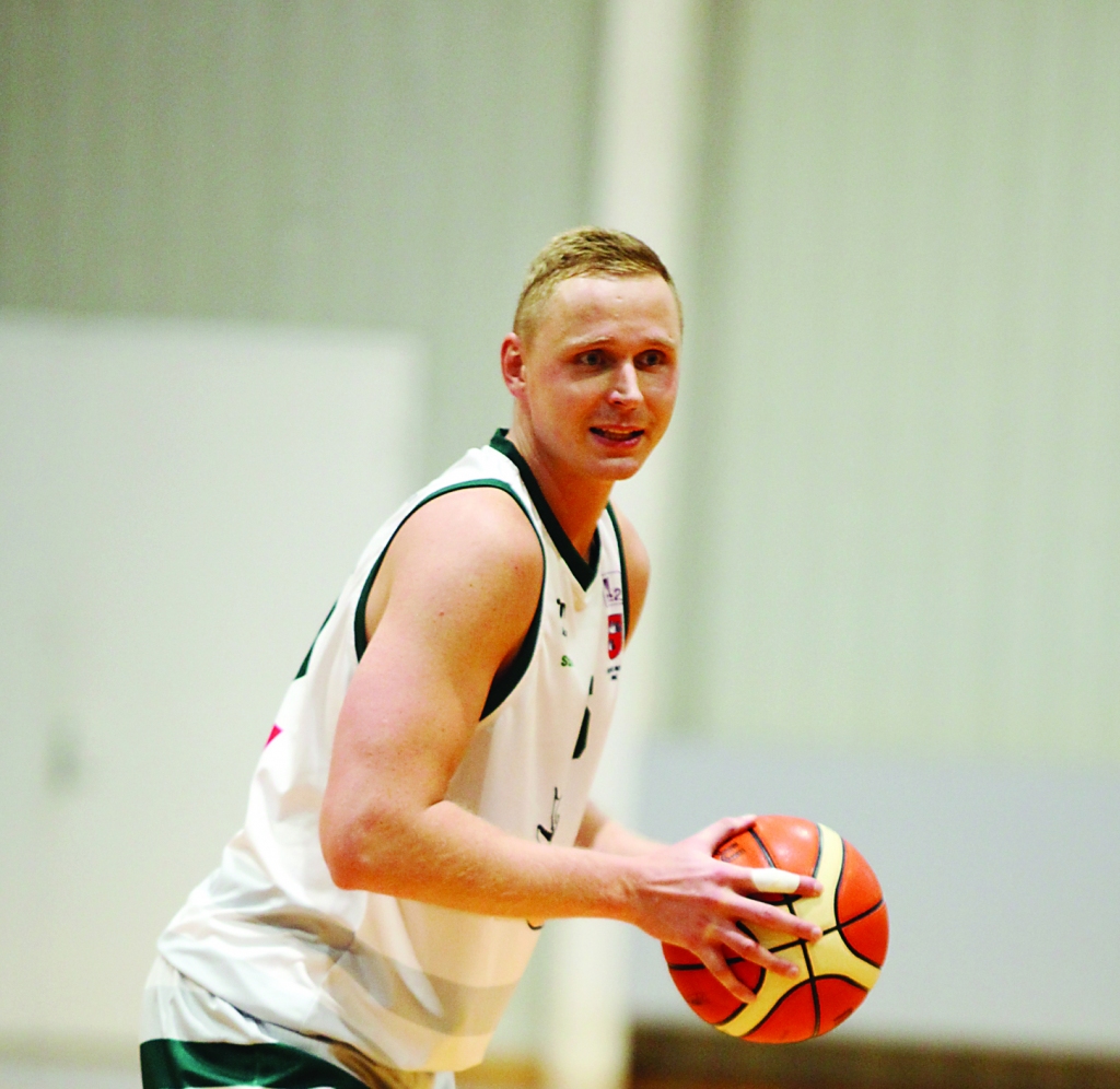 “Basketbols sniedz visas emocijas - gan tādas, kas saistās ar uzvaru, gan tādas, kas saistās ar zaudējumu un samierināšanos,” saka Roberts Mednis. 	
Autors: no “Dzirksteles” arhīva