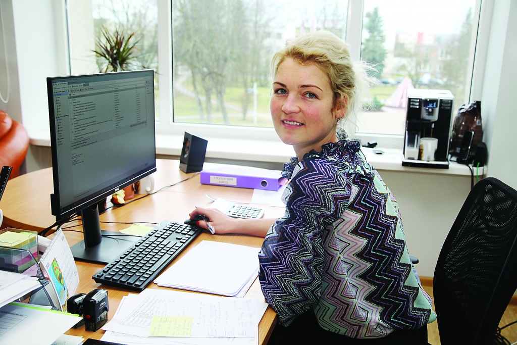 “Katram darbiniekam ir jāpierod pie jaunās pārvaldes sistēmas, un mums visiem ir cieši jāsadarbojas ar citām pašvaldības iestādēm, pagastu pārvaldēm un sabiedriskajām organizācijām,” atzīst Gulbenes novada Kultūras pārvaldes vadītāja Gundega Ķikuste. 	
Autors: Gatis Bogdanovs