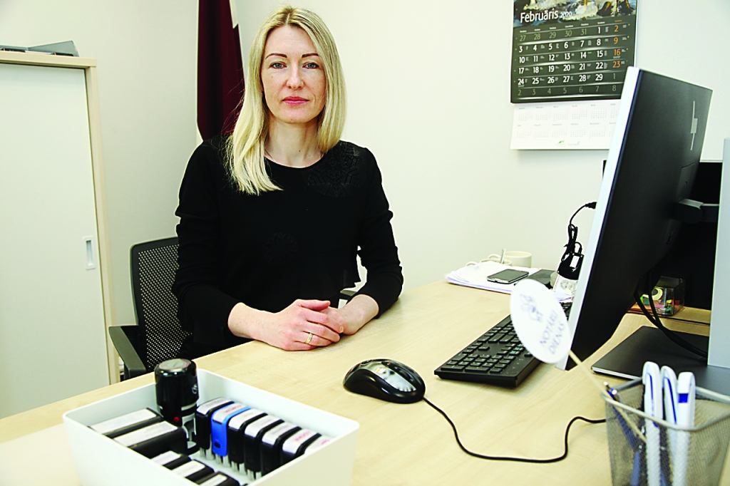 Zvērināta notāre Gita Rubīna stāsta, ka Notāru dienās konsultācijas tika sniegtas gan klātienē, gan pa telefonu, gan e-pastā un Latvijas Zvērinātu notāru portālā “Latvijasnotars.lv”. 	
Autors: Gatis Bogdanovs