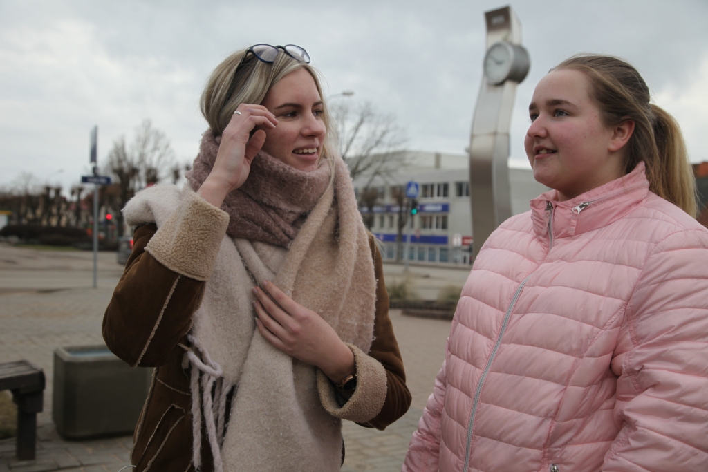 Elizabete Brūniņa un Krista Zajančauska ir aktīvas jaunietes, kuras uzskata, ka paši veidojam vidi, kurā dzīvojam. Viņas nav vērotājas no malas. Jaunietes kopā ar saviem domu biedriem iniciatīvu ņem savās rokās un ir gatavas realizēt dažādas idejas, lai jauniešu ikdiena Gulbenes novadā būtu krāsaināka.
Autors: Gatis Bogdanovs