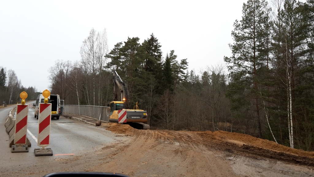 Janvāra beigās uz autoceļa Smiltene – Velēna – Gulbene (P27) sākās tilta pār Gauju atjaunošanas būvdarbi.
Autors: Inita Savicka