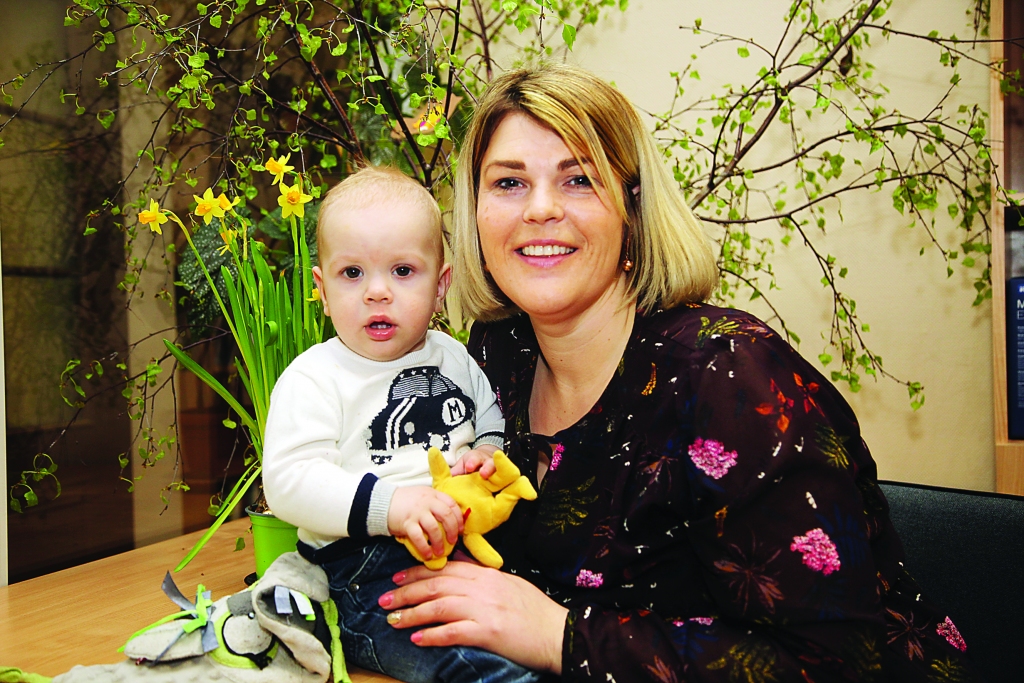 Atveda mammu uz redakciju! Mazais Emīls ir Pūcīšu ģimenes galvenais “priekšnieks” un jau ieguvis titulu “mazais deputāts”. Puisēns bija vēl tikai mēnesi vecs, kad kopā ar Gunu piedalījās vienā no novada domes sēdēm. Kolēģi ļoti bija lūguši, lai Guna ierodas.  
Autors: Gatis Bogdanovs 