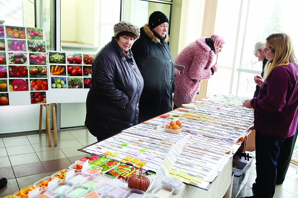 Gulbenes novada dārzkopjiem bija iespēja iegādāties tomātu šķirņu sēklas no dārzniecības “Neslinko” plašās kolekcijas. 	
Autors: Gatis Bogdanovs
