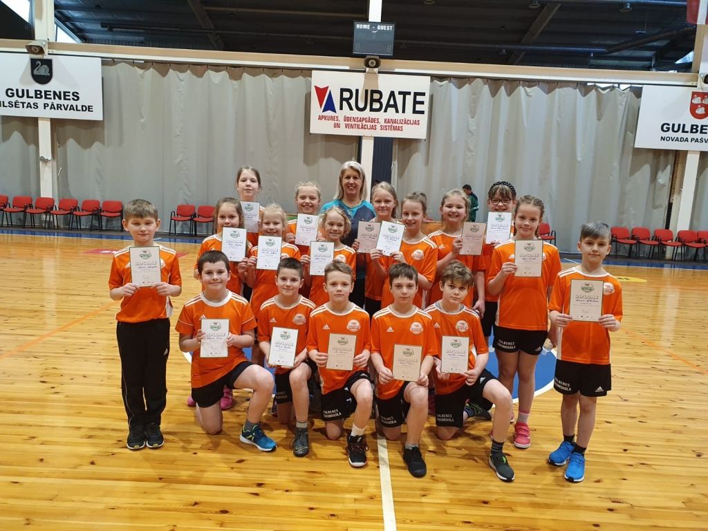 Sacensību finālspēlēs uzvarēja Gulbenes novada valsts ģimnāzijas 3.a klase.  	
Autors: no personiskā arhīva