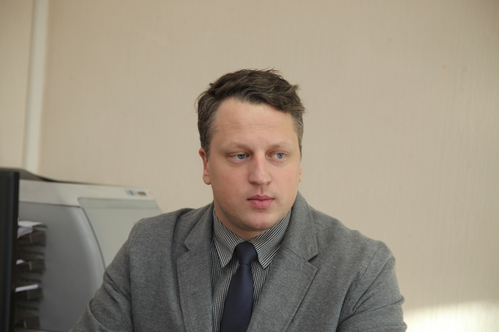 Profesionālajā biogrāfijā ir trīs Gulbenē vadošā amatā nostrādāti gadi. Rihards Korns ir devies prom - atpakaļ uz galvaspilsētu. “Dzirkstelei” viņš teic - nevar apgalvot, ka nekad neatgriezīsies, lai strādātu dzimtajā pilsētā. 
Autors: no “Dzirksteles” arhīva