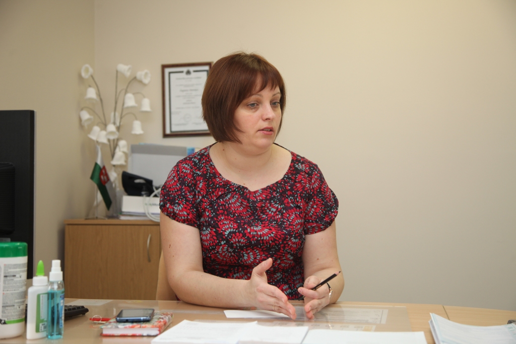 Pediatre Sigita Drubiņa balto halātu nevelk. Kāpēc? “Ja bērni ierauga baltu halātu, tas viņiem asociējas ar sāpēm,” skaidro Sigita.  
Autors: Gatis Bogdanovs