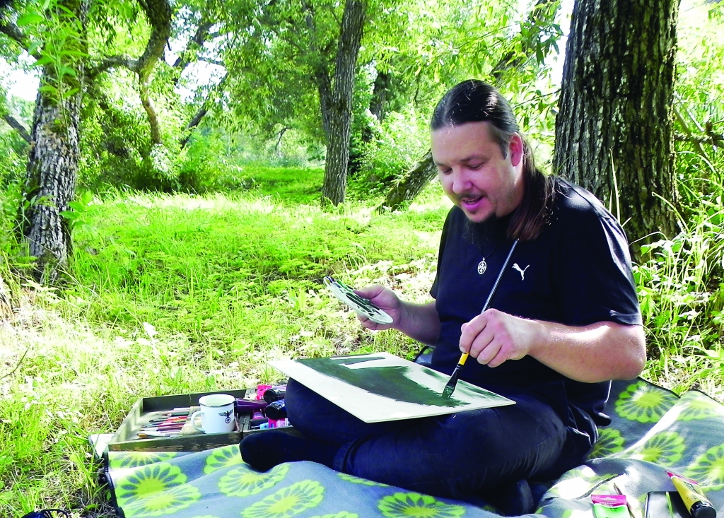 Edijs Vītols glezno plenērā “Izglezno novadu 2019” Druvienā. 
Autors: no personiskā arhīva