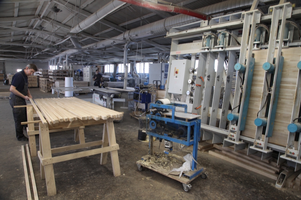 SIA “Konto” darbs šobrīd notiek ierastā režīmā. Darbinieki strādā divās maiņās. 
Autors: Gatis Bogdanovs