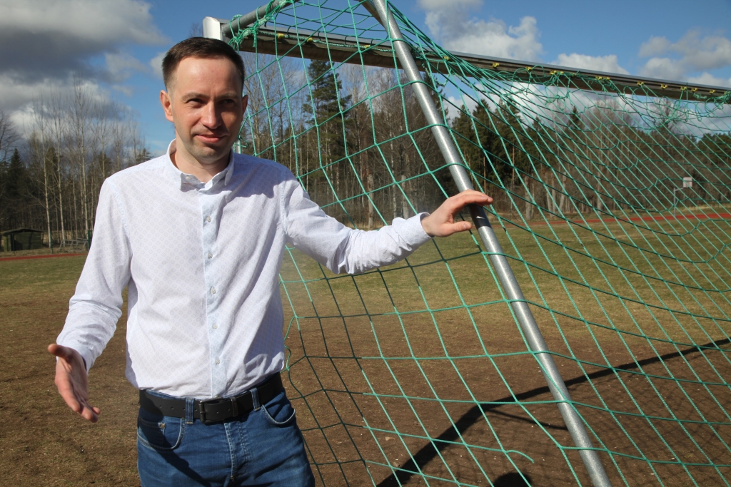 “Dzirkstele” ar Gati Bērziņu tikās bijušās Stāmerienas pamatskolas stadionā, jo tur aizsākās viņa kā aktīvā sportista karjera. 
Autors: Gatis Bogdanovs 