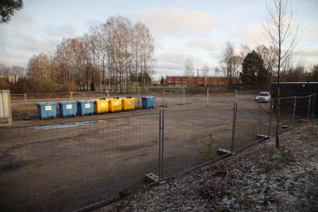 SIA “Pilsētvides serviss” vadītāja Kristīne Andrejeva “Dzirksteli” informē, ka Gulbenes pilsētas un novada iedzīvotājiem, kuriem ir noslēgts līgums par atkritumu apsaimniekošanu ar “Pilsētvides servisu”, arī ārkārtējās situācijas laikā atkritumus var vest uz dalīti vākto atkritumu laukumu Gulbenē, 1.maija ielā 6, ievērojot visas piesardzības prasības.
Autors: no 