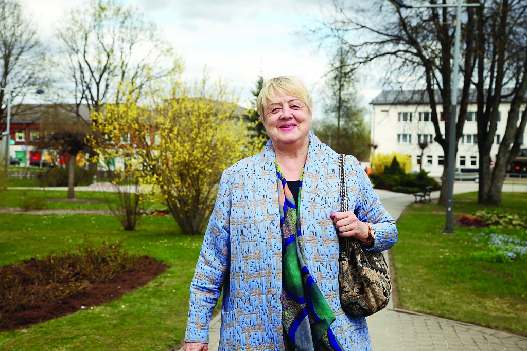 Dzīve ir kā grāmata. Pirmo nevar sākt no jauna, bet grāmatu var lasīt vēl un vēl. Saulcerīte Indričeva piekto reizi ir ķērusies pie Mihaila Bulgakova romāna “Meistars un Margarita” lasīšanas. Katrreiz viņa šajā grāmatā atklājot kaut ko jaunu. Pati saka – gribētu saprast autora vēstījumu līdz galam. Kaut vietā ir M.Bulgakova vārdi: “Kā vienmēr, mēs runājam dažādās valodās. Bet lietas, par kurām mēs runājam, no tā nemainās.” 
Foto: 
Autors: Gatis Bogdanovs