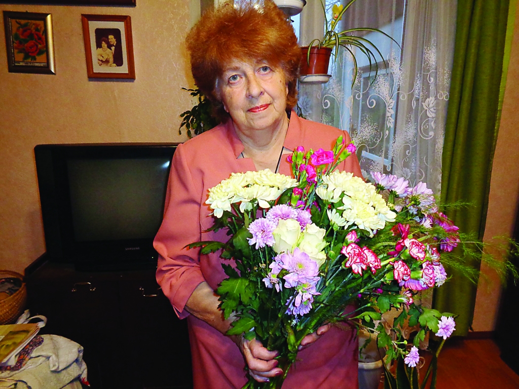 Ilze Galeja tiek sveikta Jaungulbenes pensionāru biedrībā savā 70 gadu jubilejā (2018. gadā). Viņa pati arī šo biedrību “Mežābele” ar mīlestību un aizrautību vada pēdējos četrus gadus.  
Autors: no personiskā arhīva