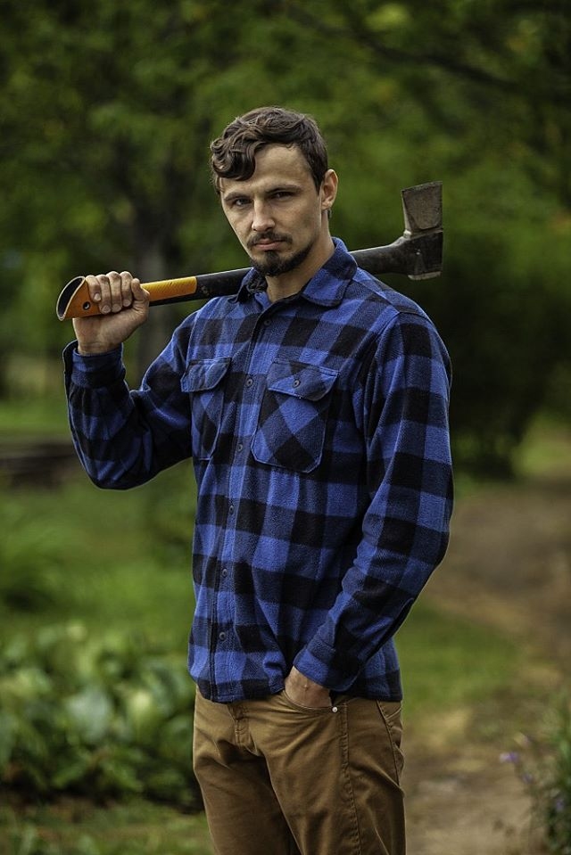 Normunds Blauvs ir patiess un mērķtiecīgs. “Man prieks par Normundu, jo viņš nosprauž mērķi un uz to virzās. Ja kaut kas nesanāk, viņš turpina iet uz priekšu. Man ir liels prieks par abiem brāļiem – Armandu un Normundu, jo tas bija liels izaicinājums viņiem abiem piedalīties “Lauku sētā”. Šovu skatījās visā Latvijā un tas nebija viegli. Arī mēs visa ģimene sekojām līdzi,” saka mamma Inga Blauva.         
Autors: no šova arhīva