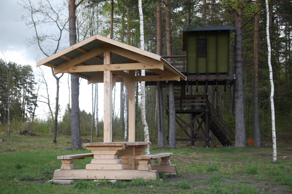 Vieta atpūtai pie dabas netālu no Stāmerienas bānīša stacijas, ievērojot drošību un sanitāro higiēnu. Par lapeni un citiem elementiem parūpējusies un apsaimniekos tos biedrība “Sateka”. 
Autors: Gatis Bogdanovs 