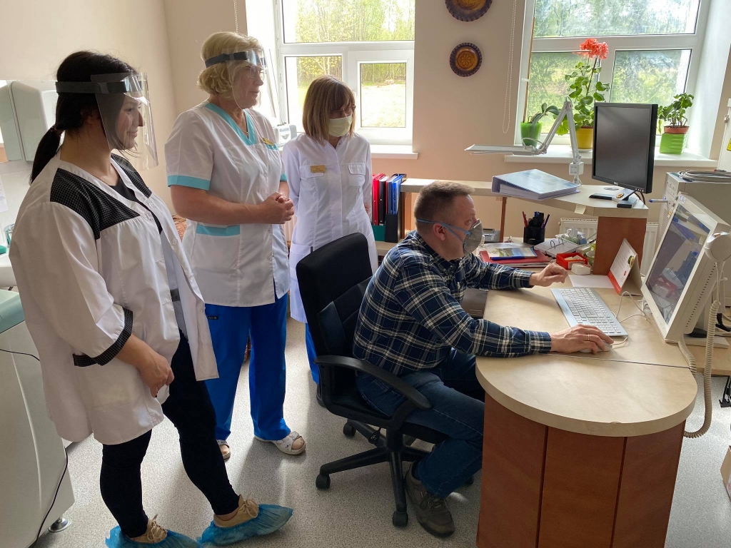 
Jaunu medicīnisko iekārtu un tehnoloģiju iegāde ir viena no “Balvu un Gulbenes slimnīcu apvienības” prioritātēm, kas nodrošina kvalitatīvu diagnostiku un ārstēšanu, atvieglo speciālistu darbu un kā ir pierādījies, ir ļoti vajadzīgs un nepieciešams  cilvēkiem.
Autors: no slimnīcas arhīva