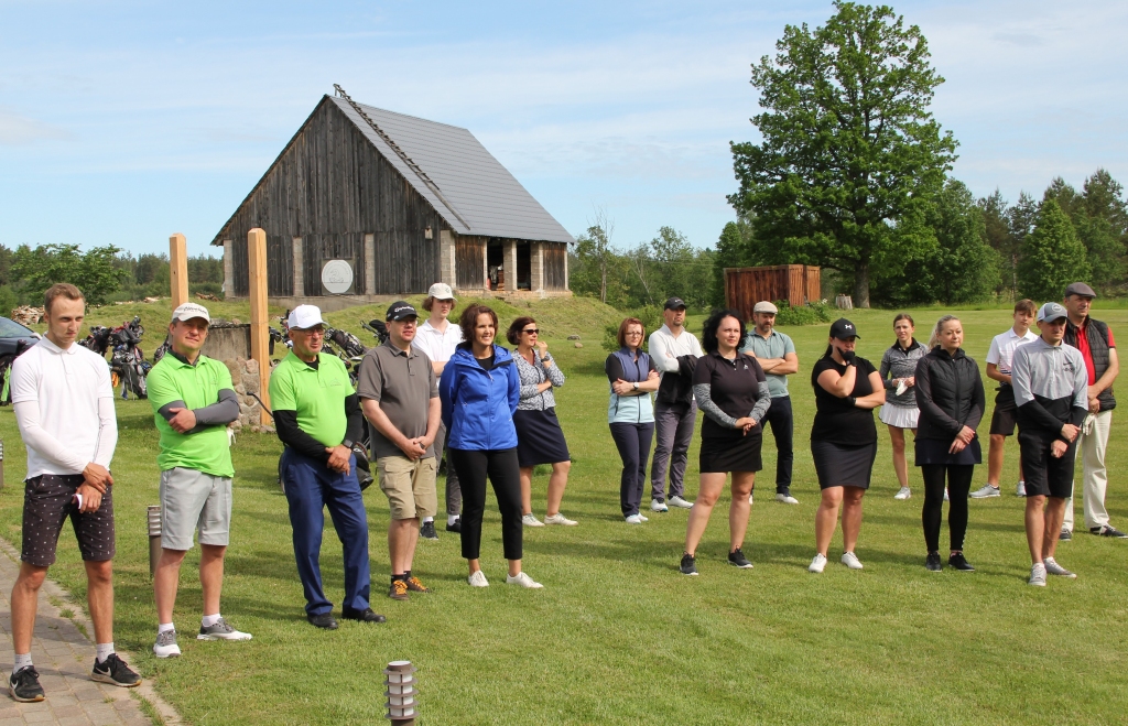 Sezonas atklāšanas sacensībās piedalījās 36 golfa spēlētāji, no kuriem 10 bija no mūsu novada. 
Autors: no personiskā arhīva