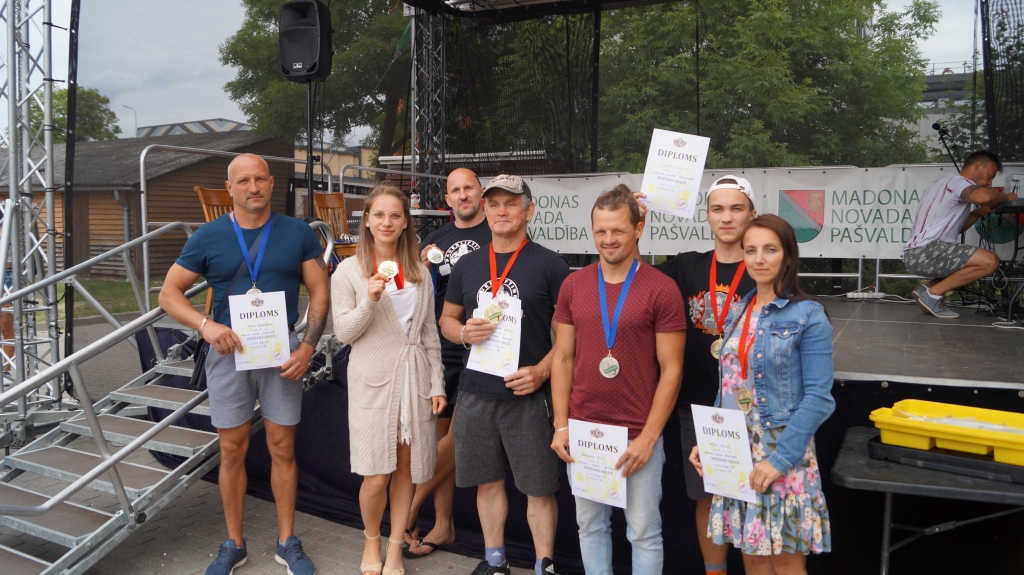 Madonas novada atklātajā čempionātā svara stieņa spiešanā uz reizēm “Gulbenes K.S.P.” atlēti komandu vērtējumā izcīnīja 4.vietu. 
Autors: no personiskā arhīva