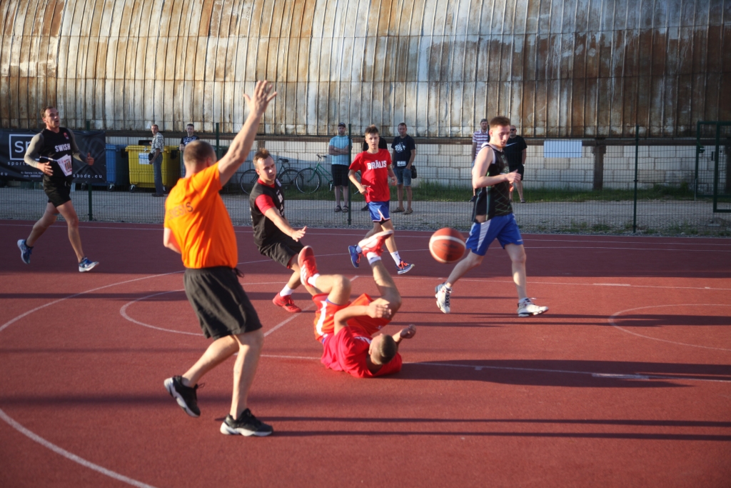 Otrajā atklāšanas spēlē starp “Gulbenes Brašuļiem” un “Brāli”, pēdējie pierādīja, ka gatavi cīnīties līdz galam jebkurā situācijā. 	
Autors: Gatis Bogdanovs