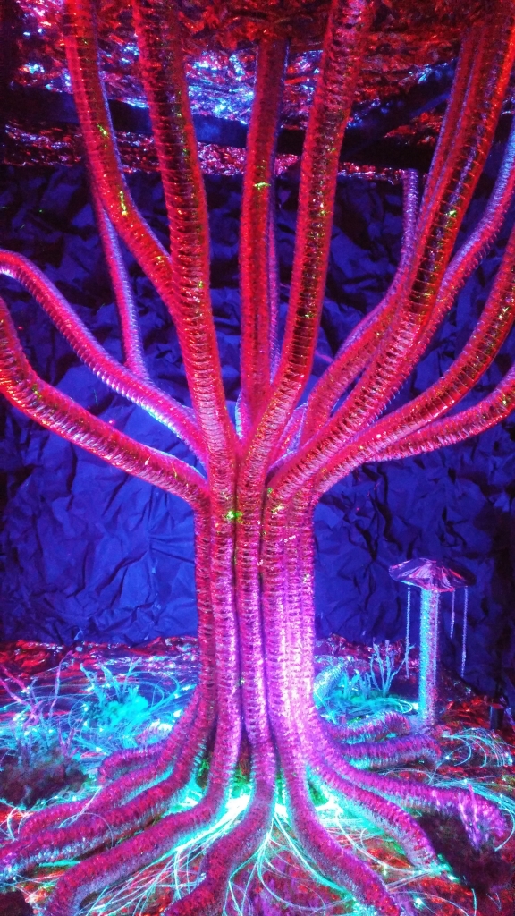 “Neonijas” fantāziju un sapņu koks Sigra uzklausa vēlmes un sadzird sapņus. 

Autors: Pārsla Konrāde