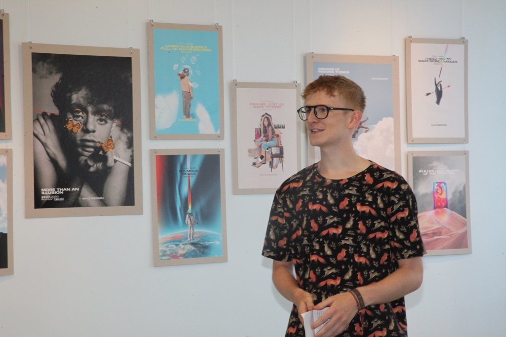 Jānis Kokarevičs ir pārliecināts, ka svarīgi ir būt pašam. Ne velti tāds ir viņa pirmās grafikas dizaina darbu izstādes nosaukums. 
Autors: Gatis Bogdanovs