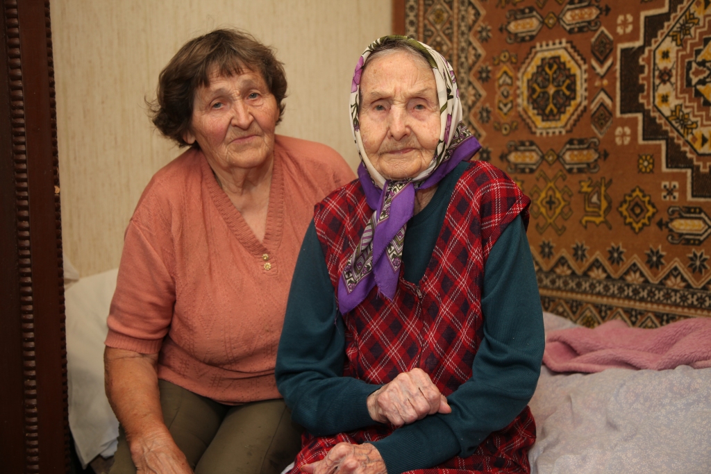 Simtgadniece Genovefa Mosāne ar meitu Annu Nikolajevu ir nešķiramas kopš viņas dzimšanas. 
Autors: Gatis Bogdanovs