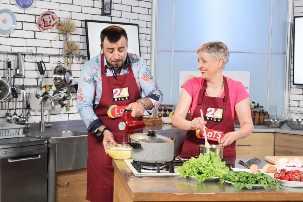 Kad Sanita pirmo reizi piedalījās šovā, raidījuma veidotāju komanda un vadītājs Roberto ar sirsnīgu un labvēlīgu attieksmi prata iedrošināt. 	
Autors: no S.Tabūnes personiskā arhīva