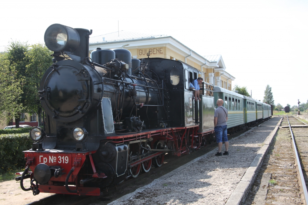 Tvaika lokomotīve “Ferdinands” - pucēta un “iesildīta”, lai dotos svētku braucienā.
Autors: Gatis Bogdanovs