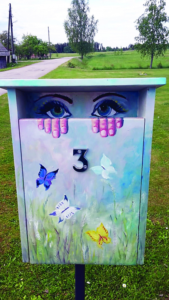 Solveigas Kļaviņas apgleznotā pastkastīte.
Autors: Foto: no Solveigas Kļaviņas privātā arhīva