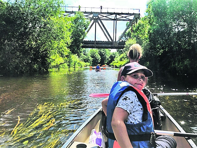 Dzelzceļa tilts, no kura pusotra kilometra attālumā atrodas agrākā Latvijas armijas nometnes vieta.

Autors: Gaitis Grūtups