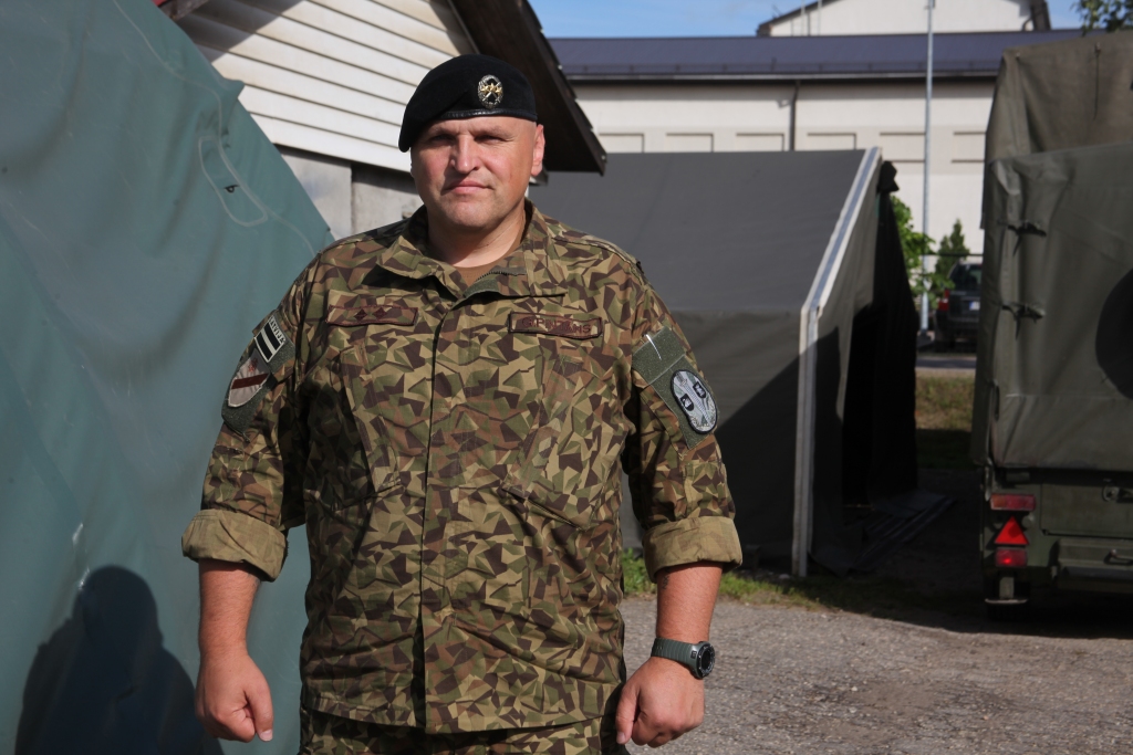 Zemessardzes 25. kājnieku bataljona komandieris Ģirts Pintāns uzskata, ka valsts drošība ir visas sabiedrības kopējā atbildība, taču ikdienā par to rūpējas Latvijas Nacionālie bruņotie spēki, arī Zemessardze. 	
Autors: Gatis Bogdanovs