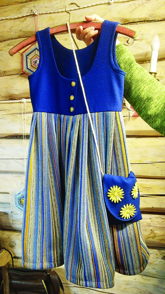 “Man gribas, lai šīs krāsas ienestu ikdienā. Nu tā, lai to tērpu izmantotu, nevis tas stāvētu skapī un kaut ko gaidītu,” saka Līga Kuba.   
Autors: Pārsla Konrāde