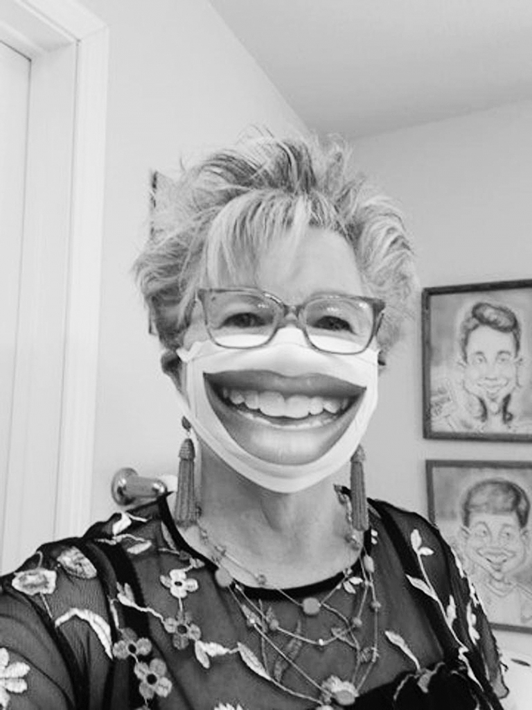 Citreiz depresiju ir grūti pamanīt, jo daudzi cilvēki iemācās uzlikt smaidu uz sejas, tāpēc ka negrib stāstīt par savām patiesajām sajūtām. Tā šķiet kā vājuma pazīme. 	 
Autors: NO ETSY.COM