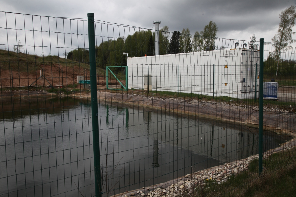 Vai pietrūkst jaudas? 2014.gadā “Dzirkstele” par poligonu “Kaudzītes” Litenē rakstīja: “Atkritumu krātuves kaitīgie noslāņojumi tagad tiek ķīmiski apstrādāti, pateicoties jaunajai attīrīšanas iekārtai.”  
Autors: no “Dzirksteles” arhīva