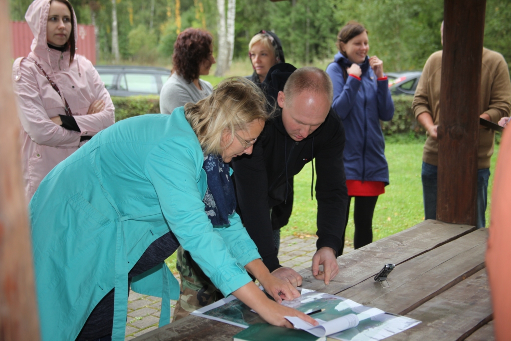Vēlas iedzīvotāju atbalstu! To uzsvēra Gulbenes novada pašvaldības ainavu arhitekte Laima Šmite- Ūdre (priekšplānā). Atbalsts 9.septembra tikšanās laikā bija.
Autors: Gatis Bogdanovs