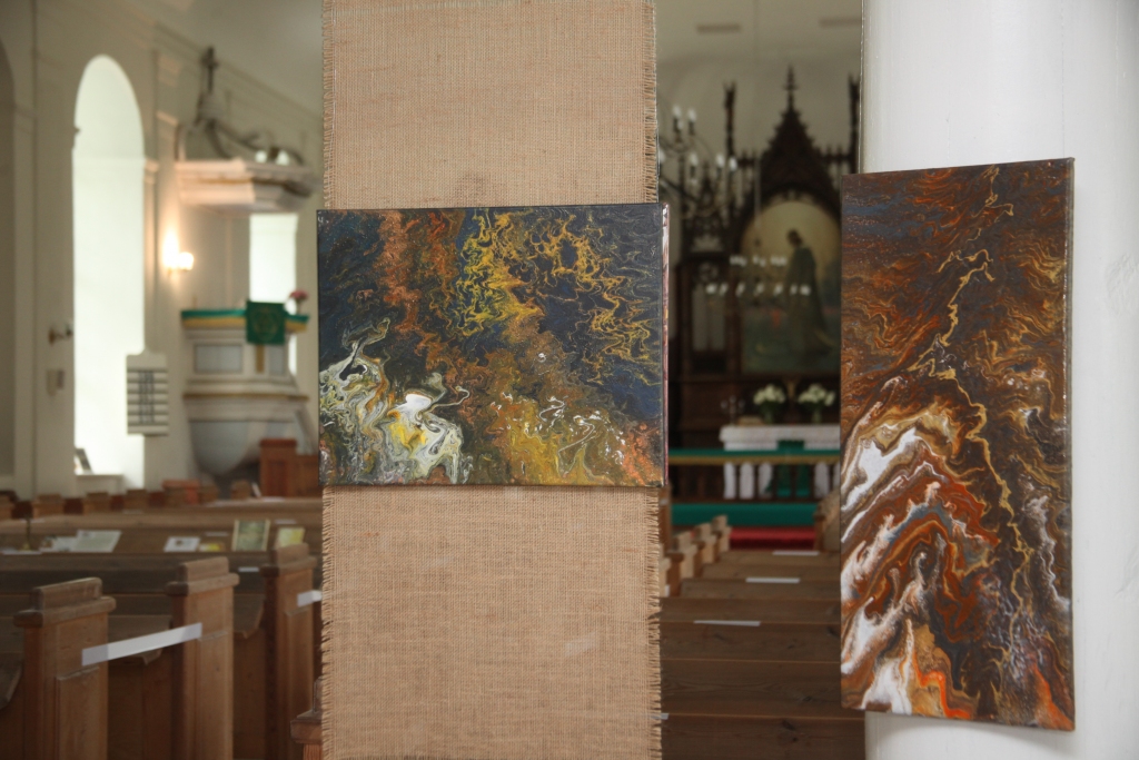 Gleznošana kā meditācija. “Ko es iegūstu? Mieru. Miers ir mīlestības sākums. Meditācija līdzinās putna spārniem,” saka māksliniece Ilva Ievāne. Viņas gleznas šobrīd ir skatāmas Gulbenē.  
Autors: Gatis Bogdanovs