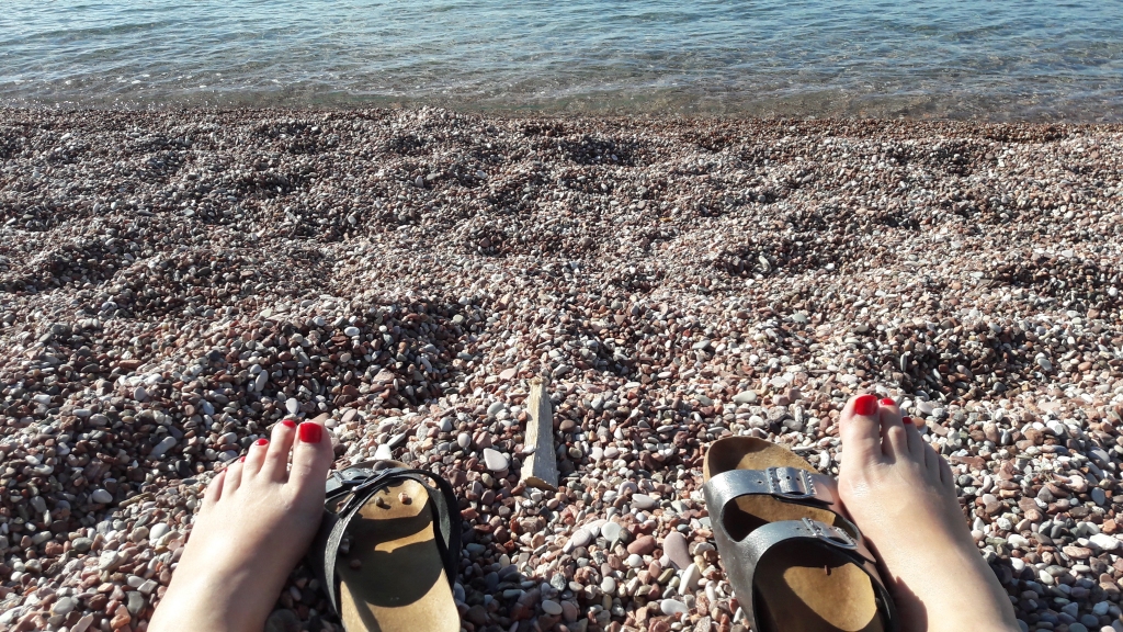 Būt dabā, būt pie jūras,izbaudīt tasi tējas, ieelpot svaigu gaisu un izjust sevi līdz pat pirkstu galiņiem – tie ir pirmie soļi ceļā uz mierīgu dzīvi. Ja esam mierā ar sevi, jūtamies un arī izskatāmies labāk.  
Autors: Ginta Alberte