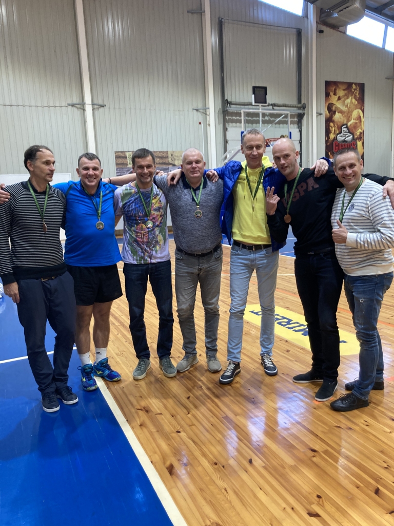 Par V.Reinsona kausa ieguvēju V 40+ grupā trešo vietu ieņēma “Gulbene”: Austris Štāls, Dzintars Adlers, Dzintars Vasiļjevs, Kaspars Spirks, Rinārs Teters, Guntis Rakstiņš, Aigars Kalniņš, Aigars Vasiļjevs un Janeks Ekurs, komandas pārstāvis - Vitālijs Platais. 	
Autors: Dace Anča