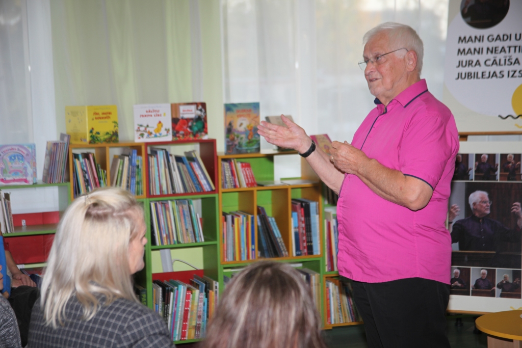 Latvijas Universitātes Teoloģijas fakultātes docents Juris Cālītis atzīst, ka savu ticību nevar citiem iedot, tāpēc viņš pārliecina ar darbiem, nevis ar vārdiem. 	