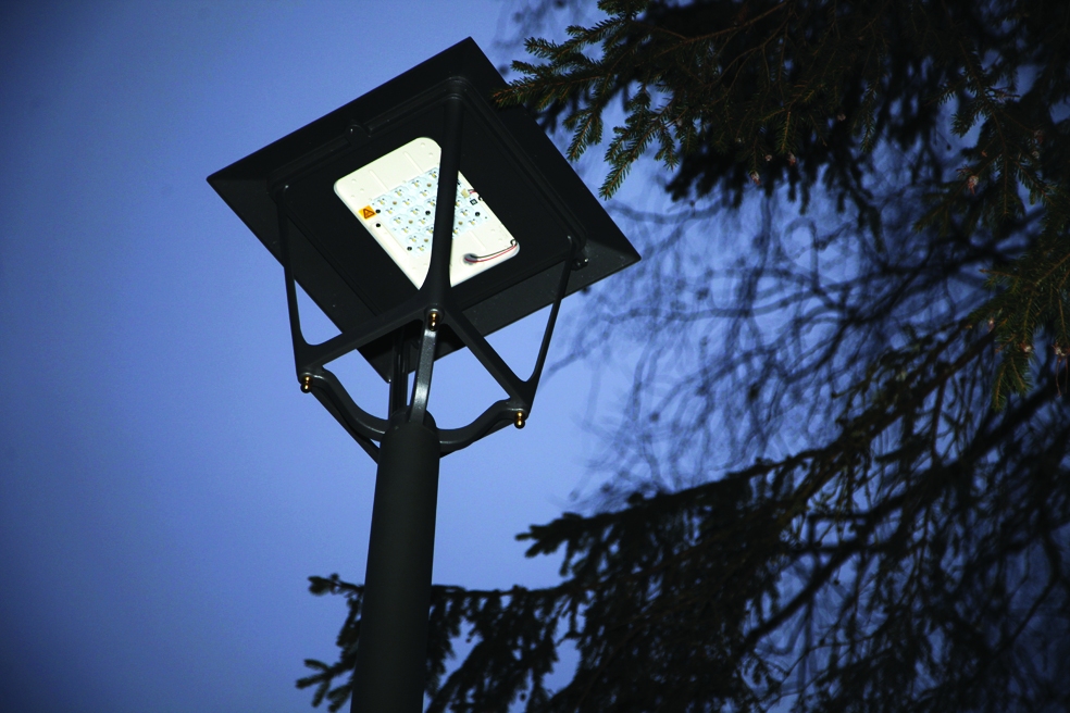 Spārītes parkā Gulbenē jau ir moderni gaismekļi, drīz LED lampas būs arī citviet pilsētā. 
Autors: no “Dzirksteles” arhīva