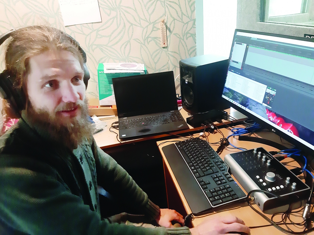 Mikus Rotavots var būt gandarīts, jo viņa jau sen lolotā iecere par skaļu lasīšanu un grāmatu ierakstu studiju ir īstenota. 
Autors: Ginta Alberte