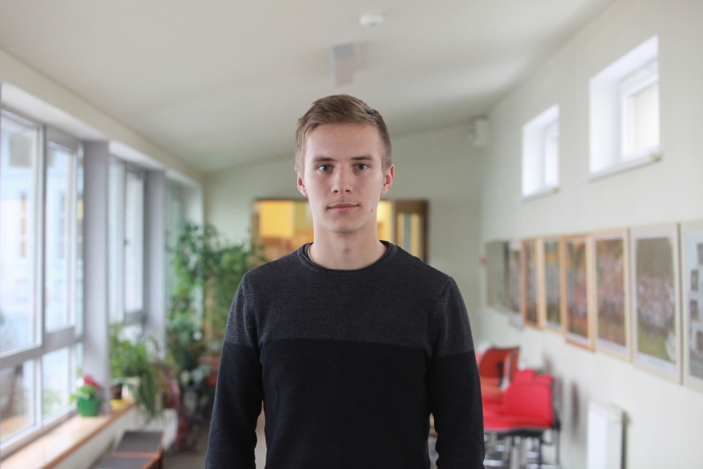 Mācības 12.klasē, darbošanās kā jaunsargu instruktora palīgam un būšana jauno zemessargu rindās – Jānis Šķirpāns ir aktīvs un sportisks jaunietis. Viņš vienmēr gatavs izvērtēt savas dienā esošās izvēles un domāt līdzi visam, ko dara. Gan novada, gan arī Latvijas jaunsargu komandas vārdu viņš vairākkārt popularizējis arī Baltijas karavīru spēlēs. 	
Autors: Viktorija Slavinska-Kostigova