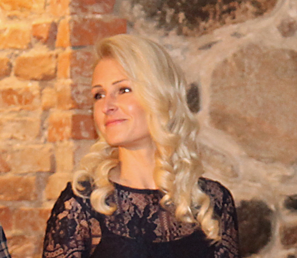 Vecie pienākumi, bet amats jauns. Liena Kazāka Gulbenes novada pašvaldībā jauno amatu ieguvusi pēc uzņēmēju biedrības ierosinājuma.  
Autors: no “Dzirksteles” arhīva 