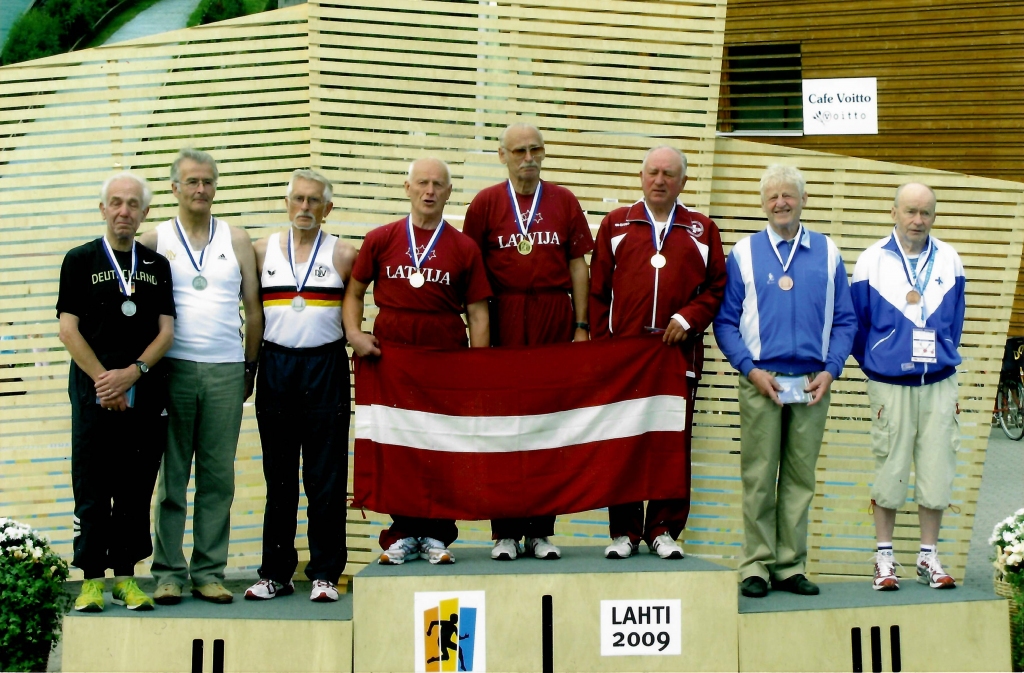 Latvijas veterāni Z.Irbe, G.Rubenis, G.Mikulis - pasaules čempioni 10 km komandu sacensībās Lahti (Somija) 2009.gadā. 
Autors: no privātā arhīva
